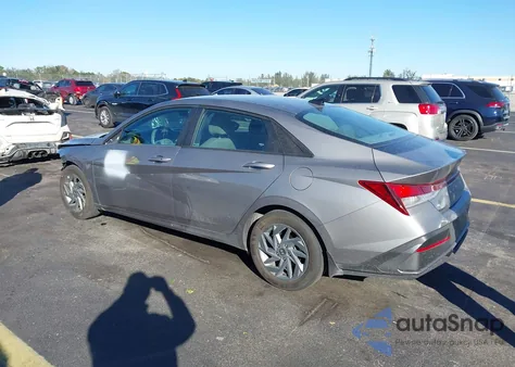 2024 Hyundai Elantra Sel z USA, uszkodzony, nr VIN KMHLM4DG6RU830824